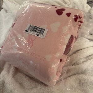 NWT Victoria's Secret Pink and Red Heart Throw